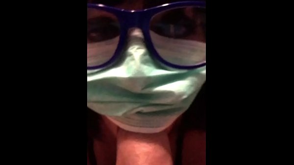 Beurette confinée suce masquée corona virus covid-19 quarantaine